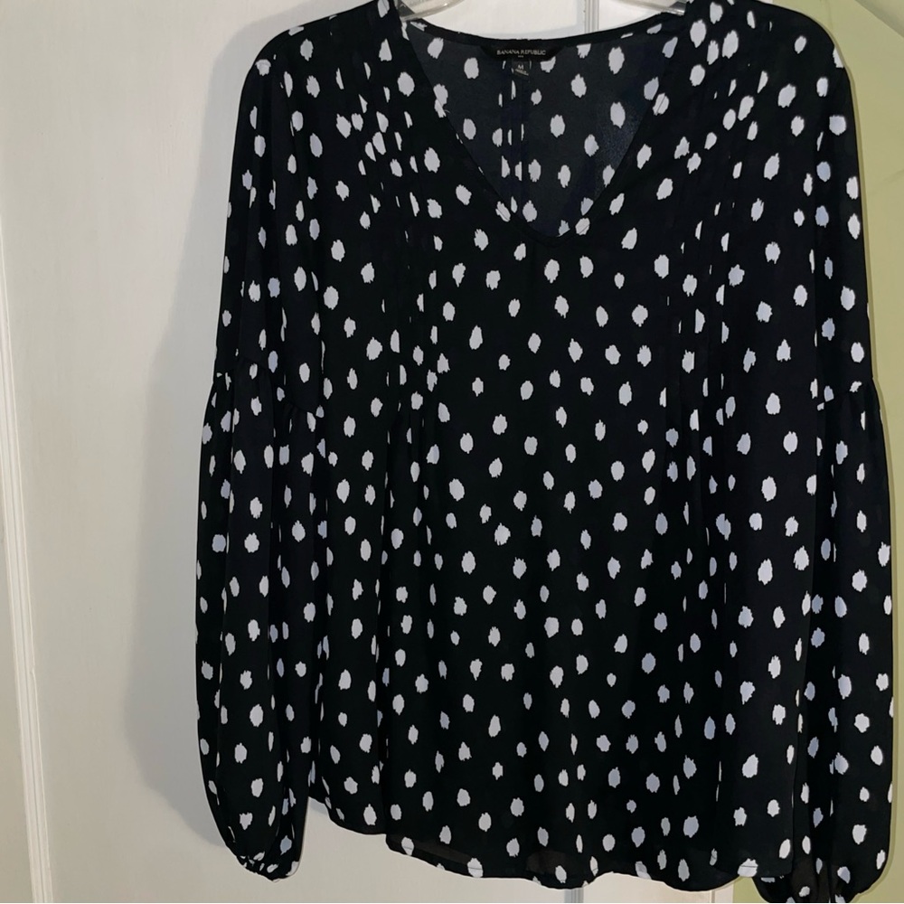 Banana Republic Long Sleeve Black and White Spotted Flowy Blouse Size Medium